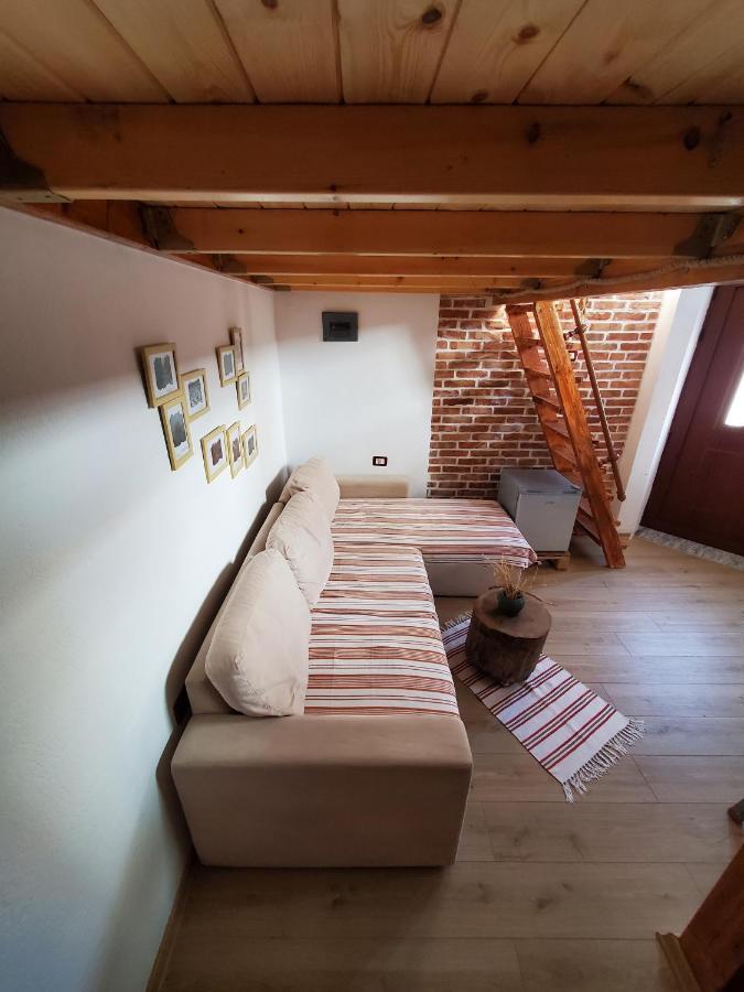 Relax Inn Korce Ngoại thất bức ảnh