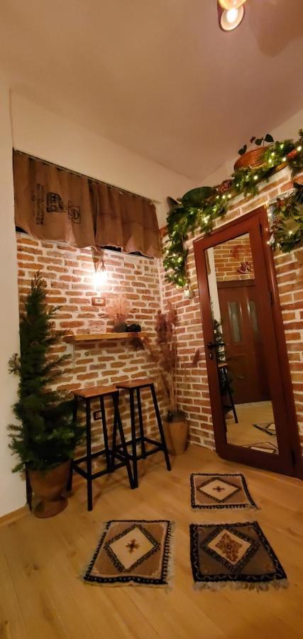Relax Inn Korce Ngoại thất bức ảnh