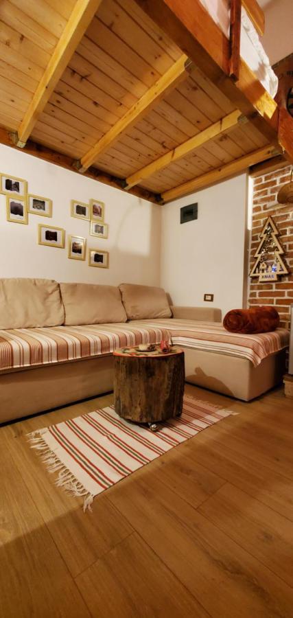 Relax Inn Korce Ngoại thất bức ảnh