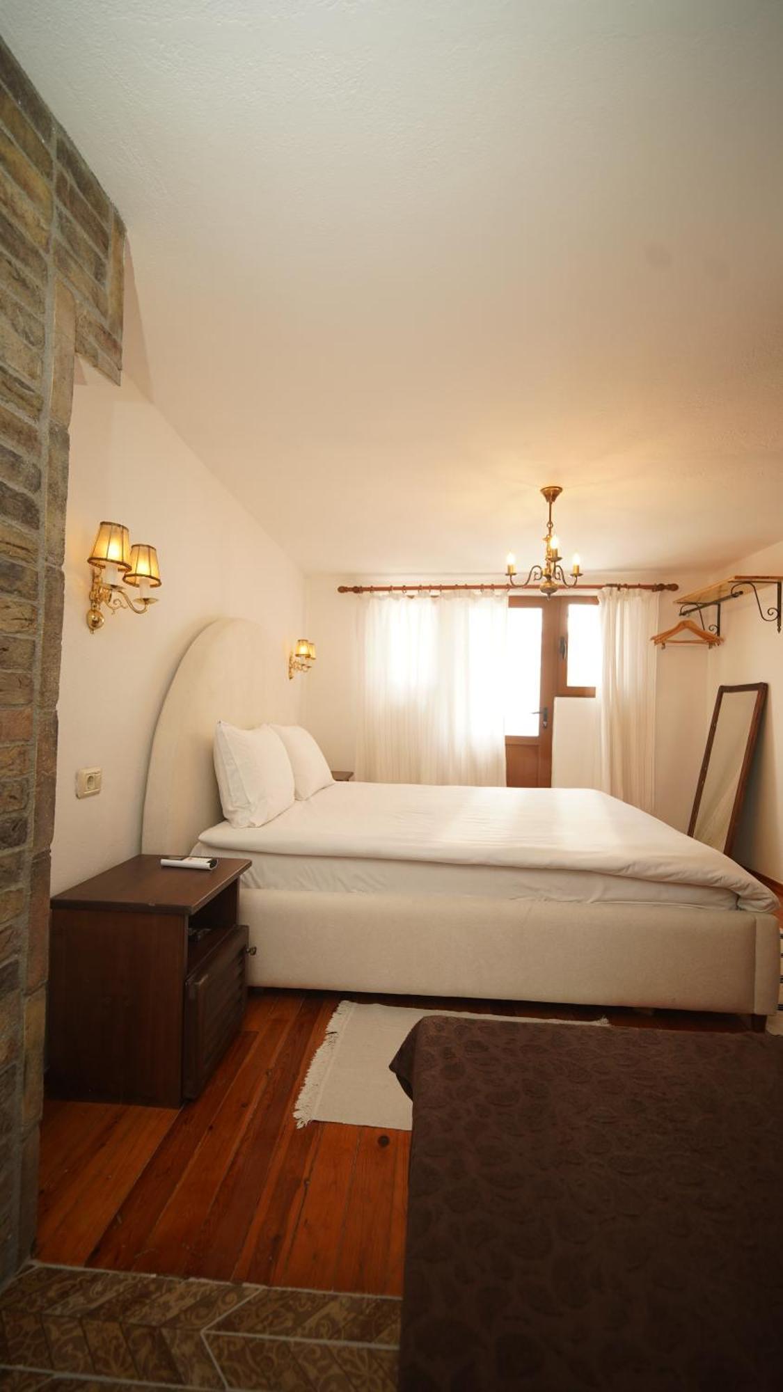 Relax Inn Korce Ngoại thất bức ảnh