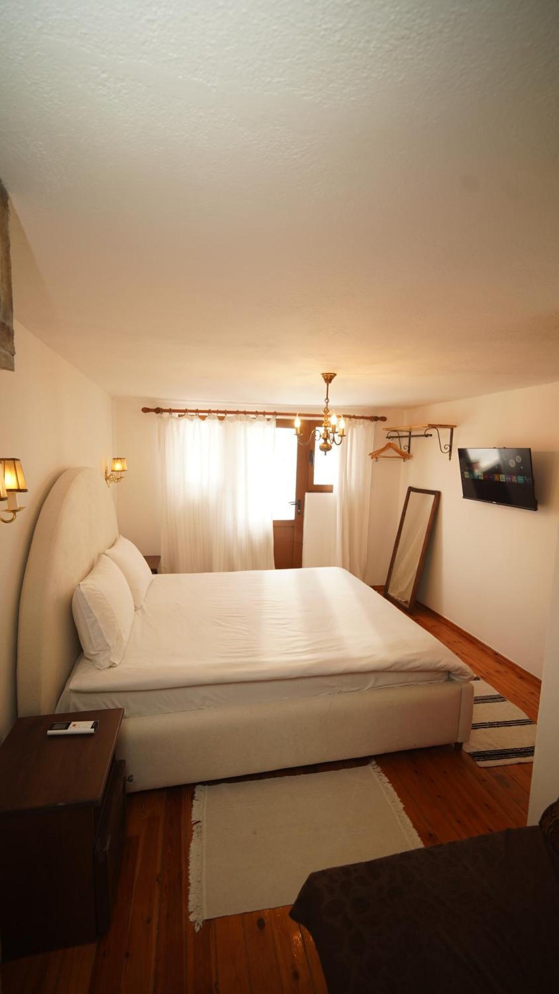Relax Inn Korce Ngoại thất bức ảnh