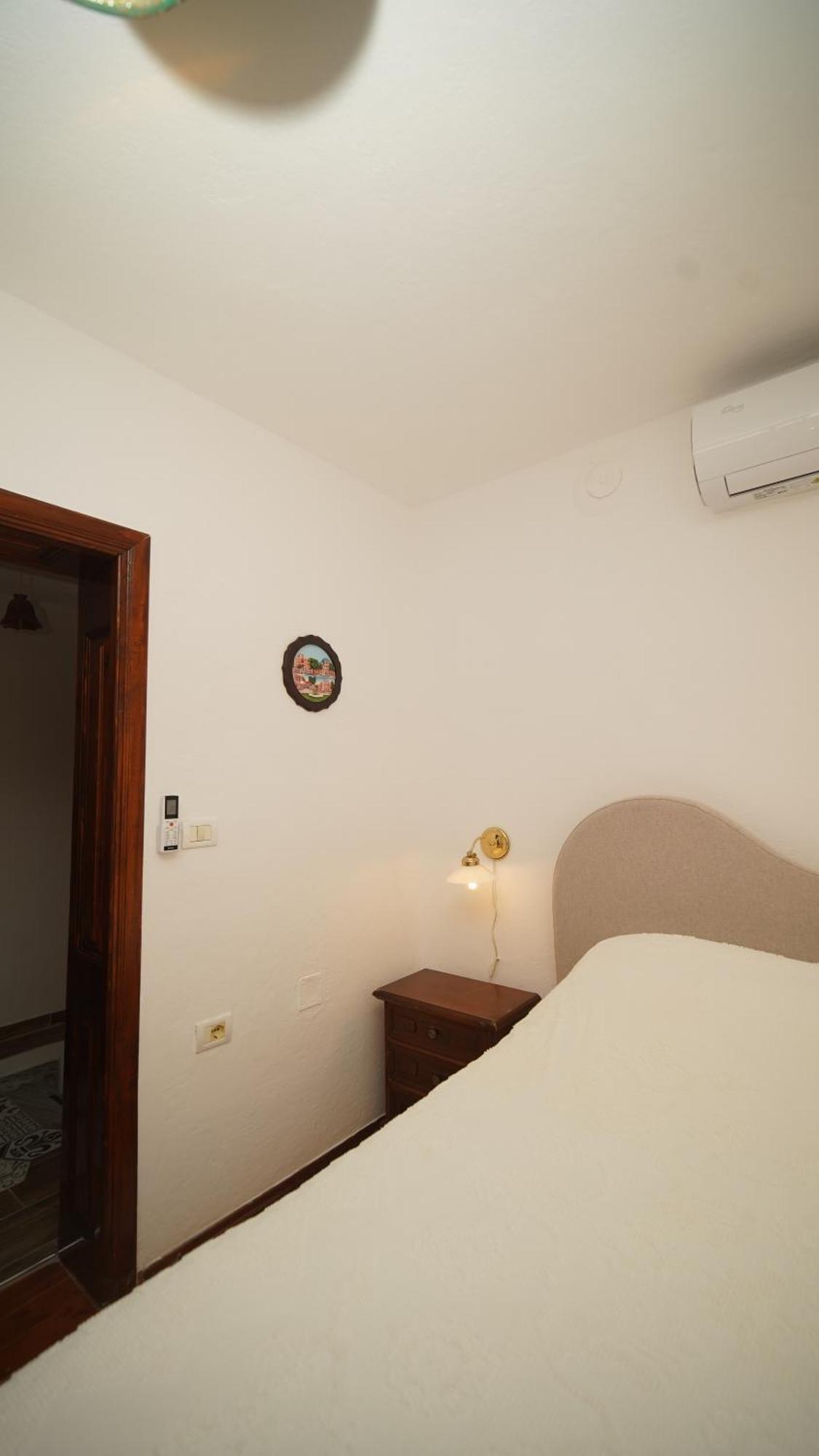 Relax Inn Korce Ngoại thất bức ảnh
